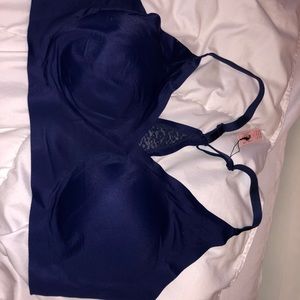 VS SEAMLESS BRA NWT